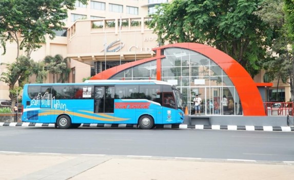 Halte busway terdekat Simpang Lima