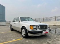 Butuh dana ingin jual Mercedes-Benz 300E 1992