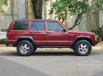 Butuh dana ingin jual Jeep Cherokee 1997
