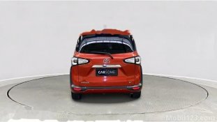 Butuh dana ingin jual Toyota Sienta V 2017