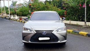 Jual Lexus ES 2020 300h Ultra Luxury di DKI Jakarta