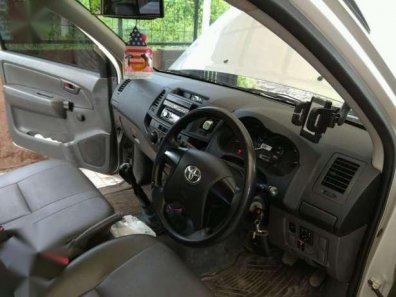 Toyota Hilux 2014 Pickup Truck-1