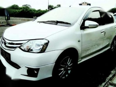 Toyota Etios Valco G 2013-1
