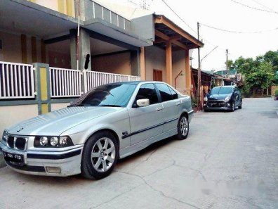  BMW 320i 1995-1