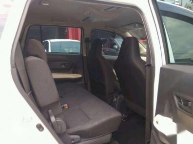 Jual Mobil Daihatsu Sigra X Deluxe 1.2 Tahun 2016 Putih Km 7 Ribu Tangan 1-1