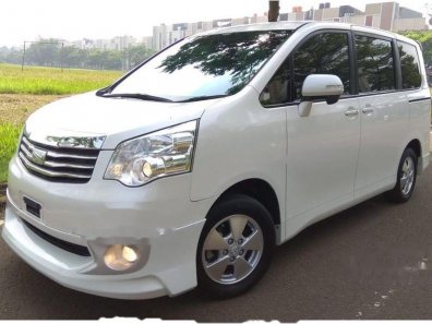 Dijual mobil Toyota NAV1 Luxury V 2013 MPV-1