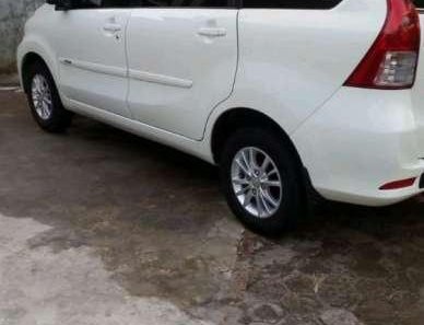 Daihatsu Xenia R Deluxe 2014 Putih-1