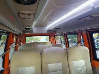 Isuzu Elf 2.8 Minibus Diesel 2010 Van dijual-1