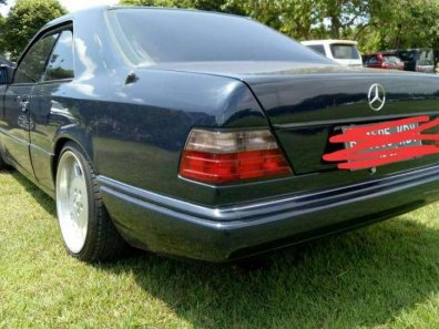 Butuh dana ingin jual Mercedes-Benz 300  1989-1