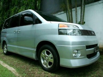 Butuh dana ingin jual Toyota Voxy  2003-1