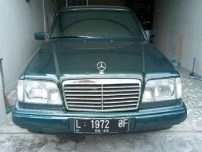 Jual Mercedes-Benz 220E 1995, harga murah-1