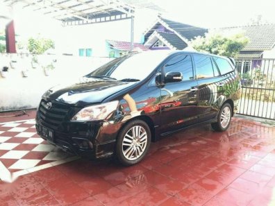 Butuh dana ingin jual Toyota Kijang Innova V 2005-1