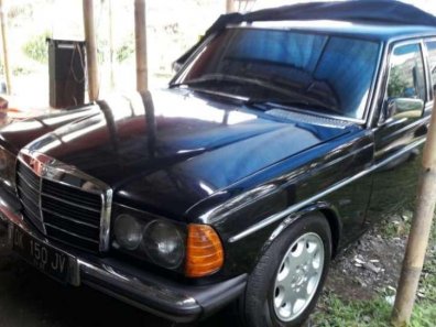 Jual Mercedes-Benz 200 1977 termurah-1