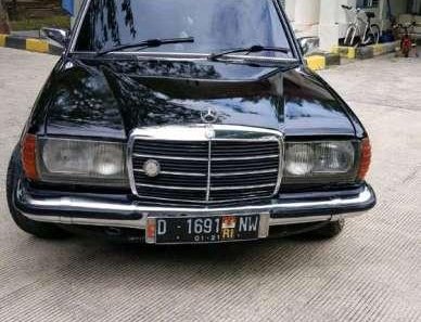 Butuh dana ingin jual Mercedes-Benz S-Class  1984-1