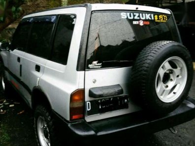 Butuh dana ingin jual Suzuki Vitara  1993-1