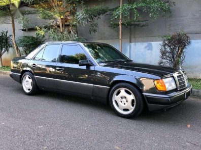 Butuh dana ingin jual Mercedes-Benz 300E  1991-1