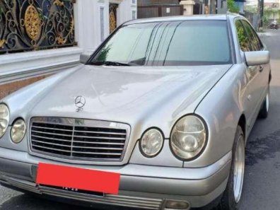 Butuh dana ingin jual Mercedes-Benz E-Class E 230 1997-1