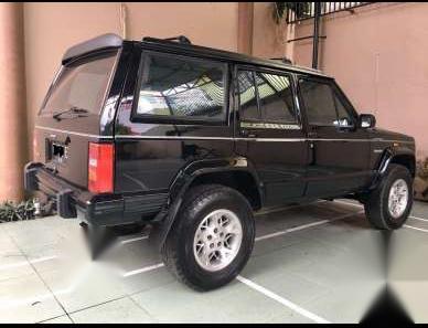 Butuh dana ingin jual Jeep Cherokee Limited 1997-1