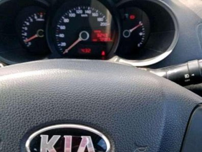 Kia Picanto  2013 Hatchback dijual-1