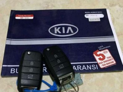 Kia Rio 1.5 Manual 2015 Hatchback dijual-1