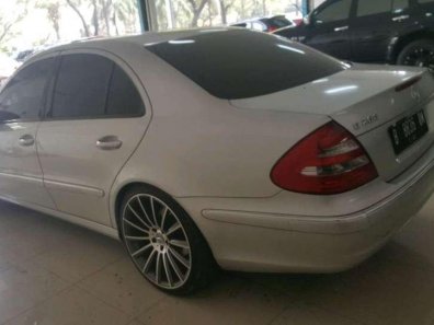 Mercedes-Benz E-Class 260 2005 Sedan dijual-1