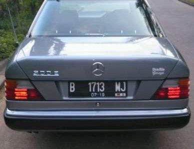 Mercedes-Benz 300E W124 1991 Sedan dijual-1