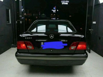 Butuh dana ingin jual Mercedes-Benz E-Class E 230 1997-1