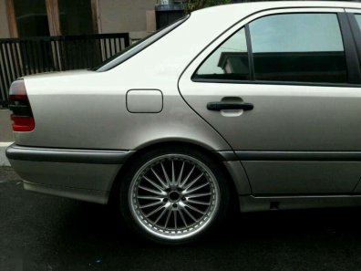 Mercedes-Benz C-Class 230 1999 Sedan dijual-1