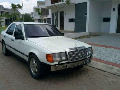 Jual Mercedes-Benz E-Class 1989 kualitas bagus-1