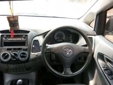 Jual Toyota Kijang Innova E 2005-1