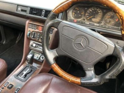 Jual Mercedes-Benz E-Class 1995 kualitas bagus-1