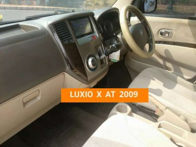 Jual Daihatsu Luxio 2009, harga murah-1