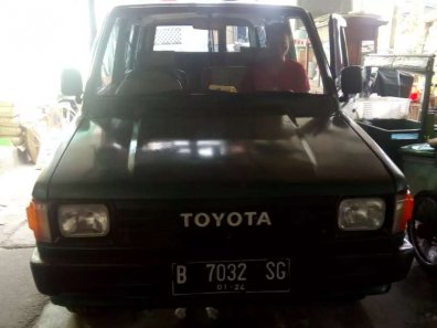 Butuh dana ingin jual Toyota Kijang 1989-1
