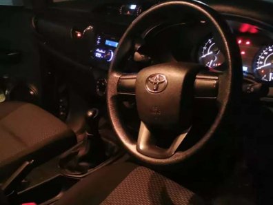 Butuh dana ingin jual Toyota Hilux E 2015-1