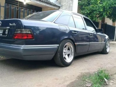 Jual Mercedes-Benz E-Class E 320 kualitas bagus-1