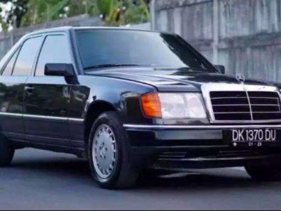 Butuh dana ingin jual Mercedes-Benz E-Class E 300 1988-1