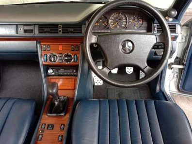 Jual Mercedes-Benz E-Class 1993, harga murah-1