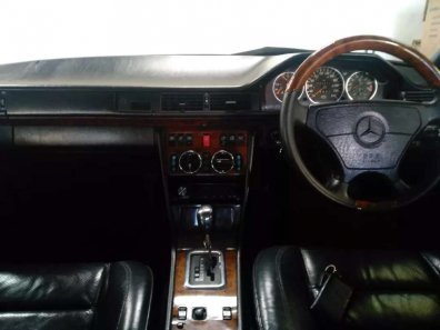 Butuh dana ingin jual Mercedes-Benz E-Class 1994-1