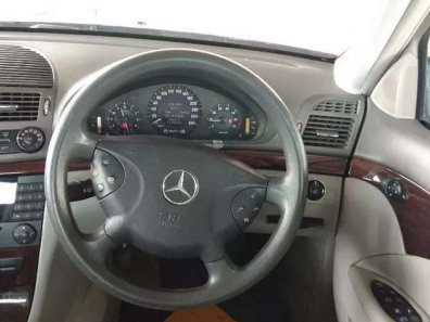 Jual Mercedes-Benz E-Class E 200 kualitas bagus-1
