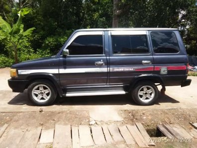 Butuh dana ingin jual Toyota Kijang Grand Extra 1994-1