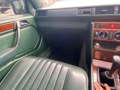Mercedes-Benz 300E W124 1990 dijual-1