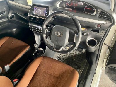 Toyota Sienta V 2017 MPV dijual-1