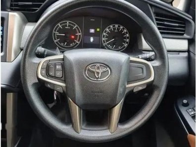 Jual Toyota Kijang Innova 2018 kualitas bagus-1