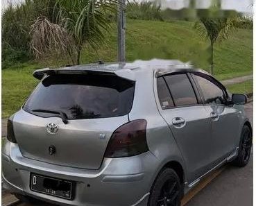 Butuh dana ingin jual Toyota Yaris E 2011-1