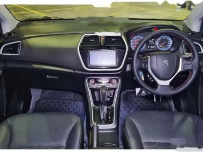 Butuh dana ingin jual Suzuki SX4 S-Cross 2016-1