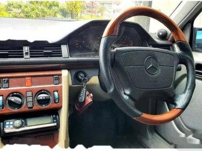 Butuh dana ingin jual Mercedes-Benz 300E W124 1992-1