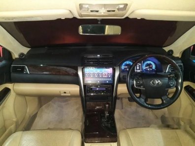 Toyota Camry V 2015 Sedan dijual-1