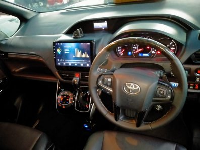 Jual Toyota Voxy 2018 2.0 A/T di DI Yogyakarta-1