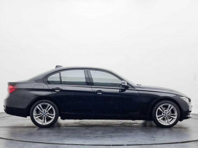 Jual BMW 3 Series 2019 320i di DKI Jakarta-1