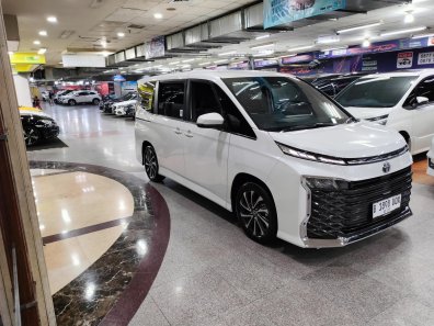 Jual Toyota Voxy 2022 2.0 A/T di DKI Jakarta-1